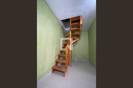 Escada de casa à venda com 3 quartos, 230m² em Campina, São Leopoldo