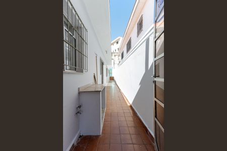 Casa à venda com 180m², 3 quartos e 2 vagasCorredor Externo