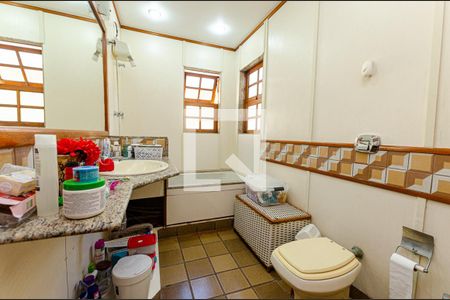 Casa à venda com 290m², 4 quartos e 4 vagasBanheiro 2