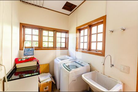 Casa à venda com 290m², 4 quartos e 4 vagasÁrea de Serviço