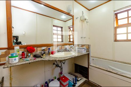 Casa à venda com 290m², 4 quartos e 4 vagasBanheiro 2