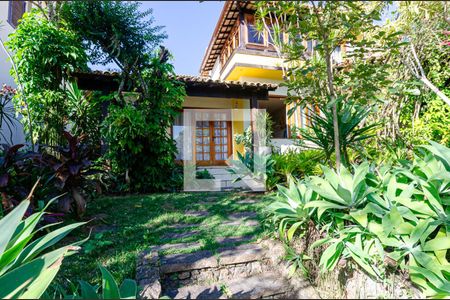 Casa à venda com 290m², 4 quartos e 4 vagasEntrada