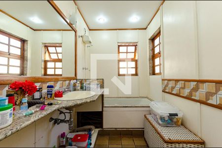 Casa à venda com 290m², 4 quartos e 4 vagasBanheiro 2