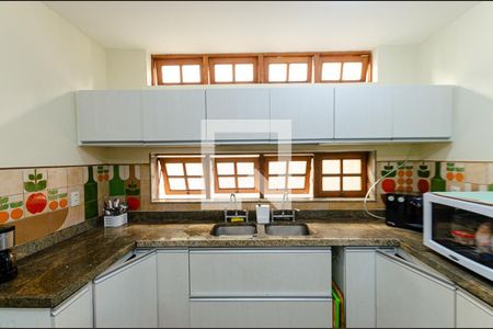 Casa à venda com 290m², 4 quartos e 4 vagasCozinha