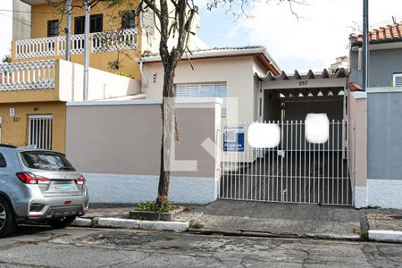 Casa à venda com 95m², 1 quarto e 6 vagas Casa à venda com 95m², 1 quarto e 6 vagasFachada