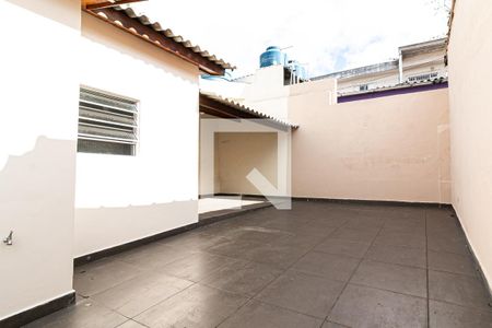 Casa à venda com 95m², 1 quarto e 6 vagas Casa à venda com 95m², 1 quarto e 6 vagasQuintal