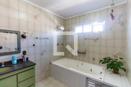 Casa à venda com 460m², 4 quartos e 5 vagasBanheiro da Suíte 2