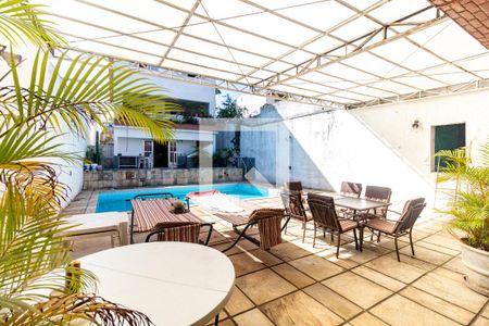 Casa à venda com 460m², 4 quartos e 5 vagasChurrasqueira