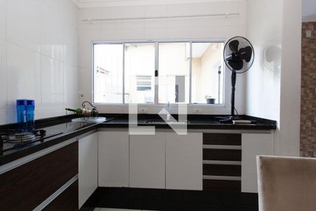 Casa à venda com 220m², 4 quartos e 4 vagasCasa 2 - Sala/Cozinha