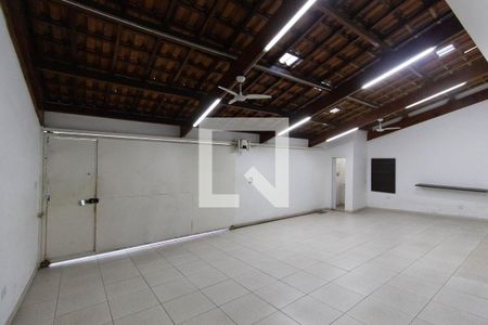 Casa à venda com 220m², 4 quartos e 4 vagasGaragem