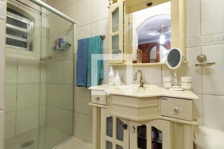 Casa à venda com 220m², 4 quartos e 4 vagasBanheiro da Suíte