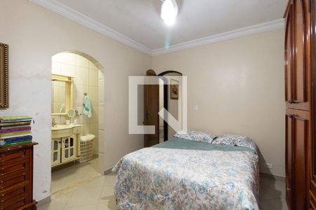 Casa à venda com 220m², 4 quartos e 4 vagasSuíte