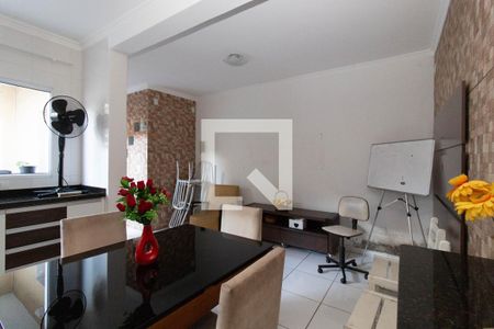 Casa à venda com 220m², 4 quartos e 4 vagasCasa 2 - Sala/Cozinha