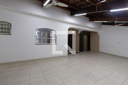 Casa à venda com 220m², 4 quartos e 4 vagasGaragem