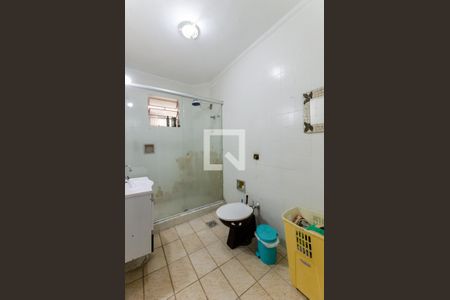 Banheiro de apartamento para alugar com 1 quarto, 60m² em Embaré, Santos