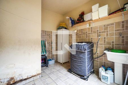 Casa à venda com 250m², 3 quartos e 2 vagasÁrea de serviço