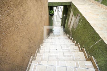 Casa à venda com 250m², 3 quartos e 2 vagasEscada de entrada