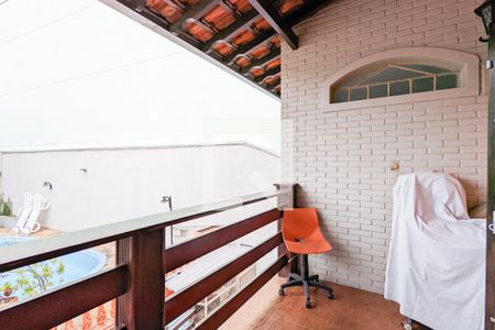 Casa à venda com 450m², 3 quartos e 3 vagas Casa à venda com 450m², 3 quartos e 3 vagasVaranda