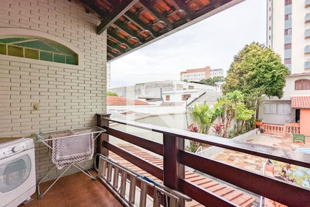 Casa à venda com 450m², 3 quartos e 3 vagas Casa à venda com 450m², 3 quartos e 3 vagasVaranda
