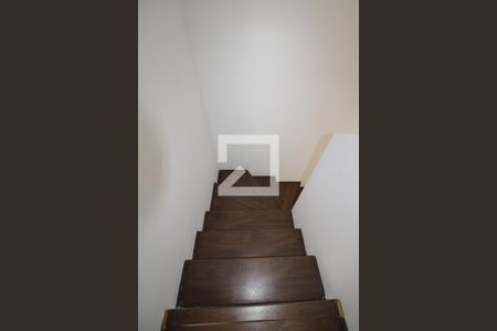 Escada de casa de condomínio para alugar com 3 quartos, 90m² em Parque Imperador, Campinas