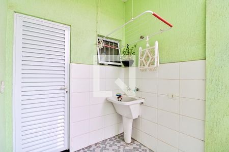 Casa à venda com 108m², 2 quartos e 2 vagasBanheiro de Serviço