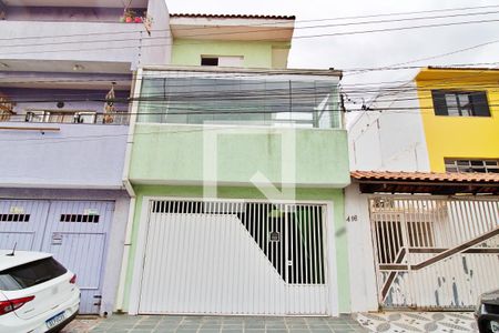Casa à venda com 108m², 2 quartos e 2 vagasFachada