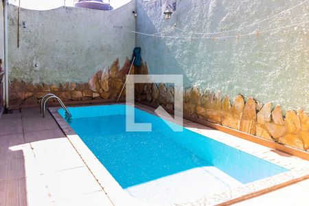 Casa à venda com 380m², 4 quartos e 2 vagas Casa à venda com 380m², 4 quartos e 2 vagasPiscina