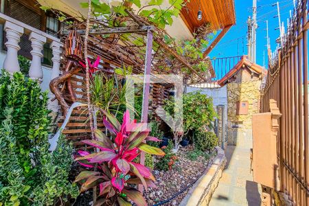 Casa à venda com 380m², 4 quartos e 2 vagas Casa à venda com 380m², 4 quartos e 2 vagasJardim