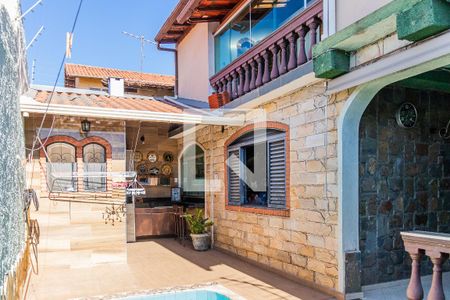 Casa à venda com 380m², 4 quartos e 2 vagas Casa à venda com 380m², 4 quartos e 2 vagasÁrea Externa