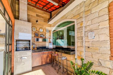 Casa à venda com 380m², 4 quartos e 2 vagas Casa à venda com 380m², 4 quartos e 2 vagasEspaço Gourmet