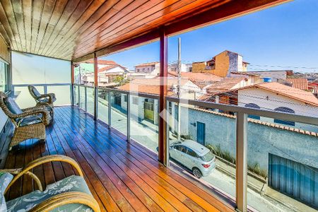 Casa à venda com 380m², 4 quartos e 2 vagas Casa à venda com 380m², 4 quartos e 2 vagasVaranda da Cozinha 2