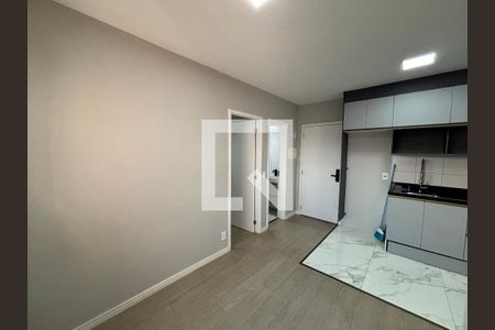 Sala/cozinha de apartamento para alugar com 2 quartos, 33m² em Vila Pierina, São Paulo