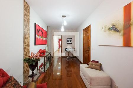 Apartamento à venda com 300m², 5 quartos e 4 vagasEntrada