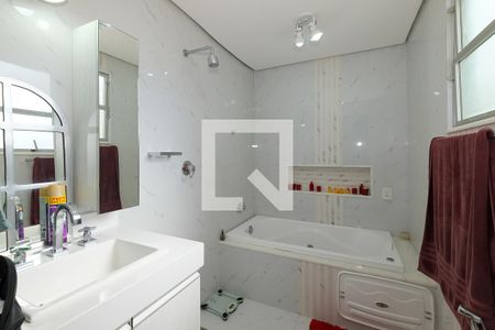 Apartamento à venda com 300m², 5 quartos e 4 vagasBanheiro da Suíte 1