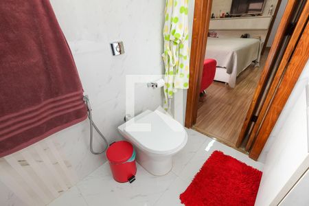 Apartamento à venda com 300m², 5 quartos e 4 vagasBanheiro da Suíte 1