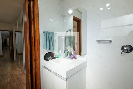 Apartamento à venda com 300m², 5 quartos e 4 vagasBanheiro da Suíte 1