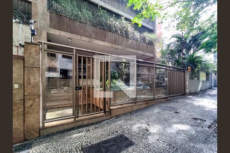 Apartamento à venda com 300m², 5 quartos e 4 vagasFachada e portaria