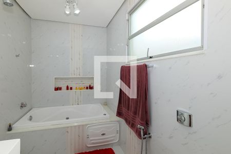 Apartamento à venda com 300m², 5 quartos e 4 vagasBanheiro da Suíte 1