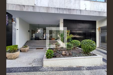 Apartamento à venda com 260m², 4 quartos e 2 vagasFachada e portaria
