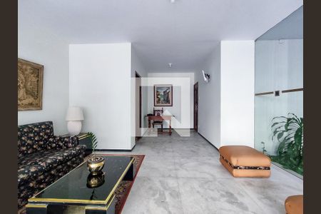 Apartamento à venda com 260m², 4 quartos e 2 vagasFachada e portaria