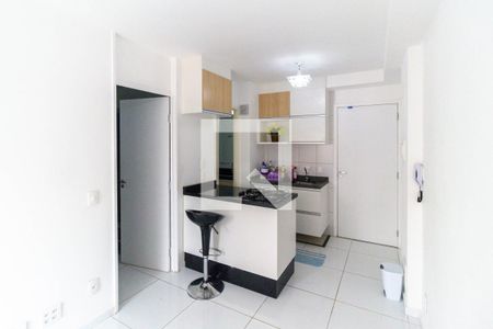Sala e cozinha de apartamento para alugar com 1 quarto, 35m² em Cambuci, São Paulo