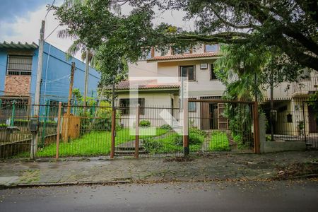 Casa de condomínio à venda com 220m², 5 quartos e 2 vagasFachada da casa