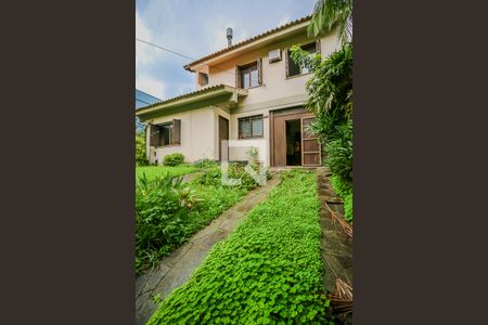 Casa de condomínio à venda com 220m², 5 quartos e 2 vagasFachada da casa