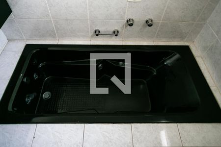 Casa à venda com 300m², 3 quartos e 6 vagasBanheiro da suíte 1