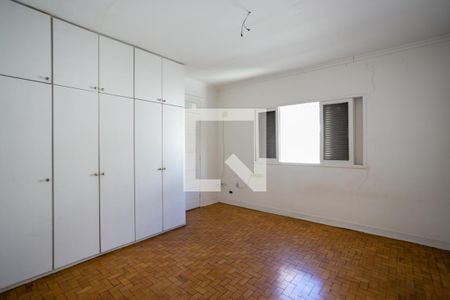 Casa à venda com 300m², 3 quartos e 6 vagasSuíte 2