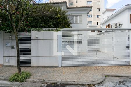 Casa à venda com 300m², 3 quartos e 6 vagasFachada
