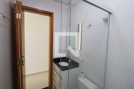 Casa à venda com 160m², 3 quartos e 2 vagasBanheiro 