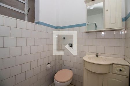 Banheiro de kitnet/studio à venda com 1 quarto, 27m² em Floresta, Porto Alegre