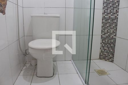 Banheiro de kitnet/studio para alugar com 1 quarto, 13m² em Itararé, São Vicente