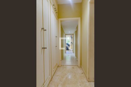 Apartamento para alugar com 350m², 4 quartos e 2 vagas Apartamento para alugar com 350m², 4 quartos e 2 vagasCorredor